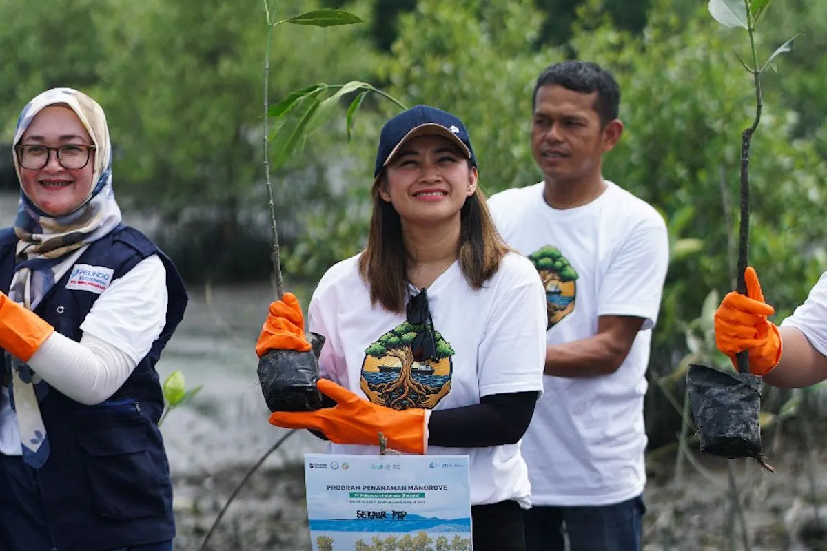 Jaga Ekonomi Pesisir, PTP Non Petikemas Tanam Bibit Mangrove