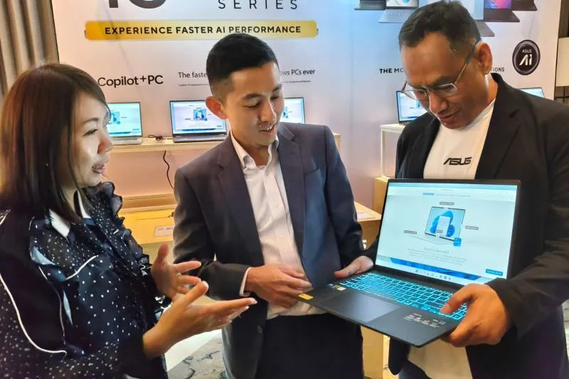 ASUS Tawarkan Laptop dengan AI untuk Market Jatim