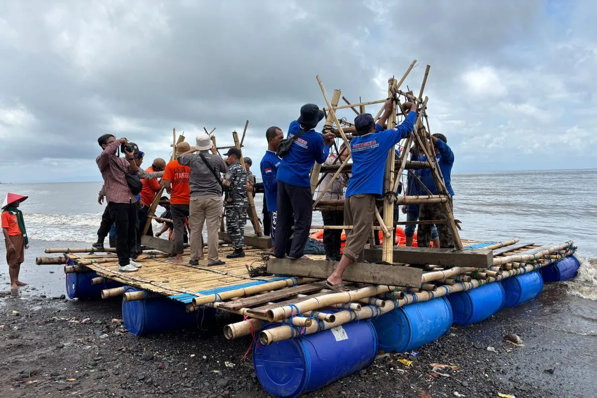 Pemkab Banyuwangi Tanam Fish Bank Konservasi Ekosistem Laut