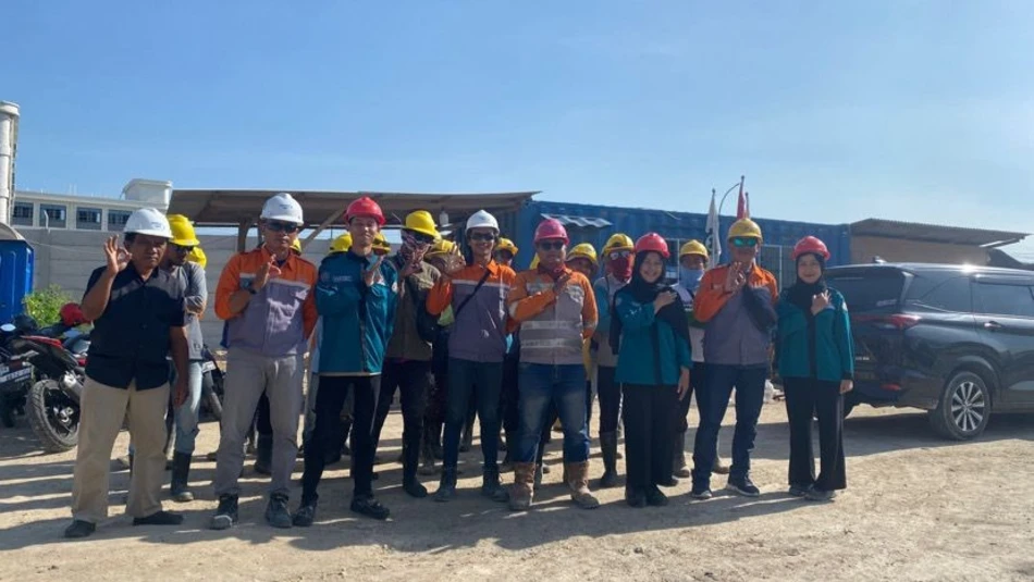 Mahasiswa Magang UMG Lakukan Tool Box Meeting di Kawasan JIIPE Gresik