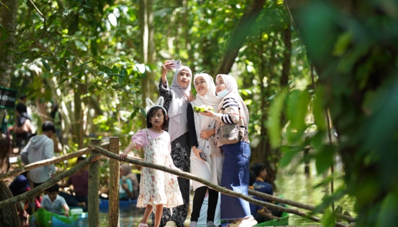 Pasar Kebbun di Desa Saroka, Kecamatan Saronggi, Kabupaten Sumenep, Madura