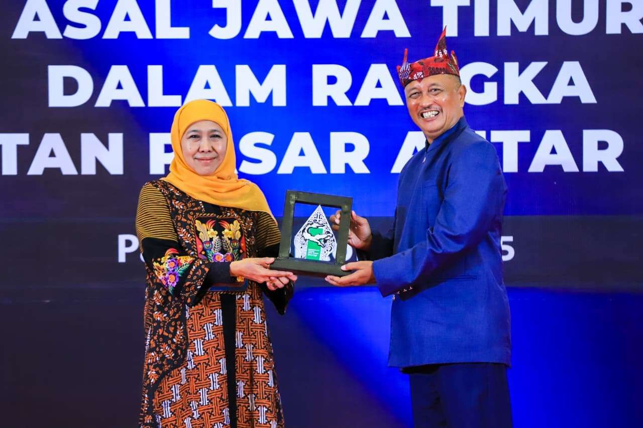 Gubernur Jawa Timur Khofifah Indar Parawansa menggelar forum silaturahmi bersama masyarakat Sulawesi Tengah asal Jawa Timur di Hotel Aston, Palu