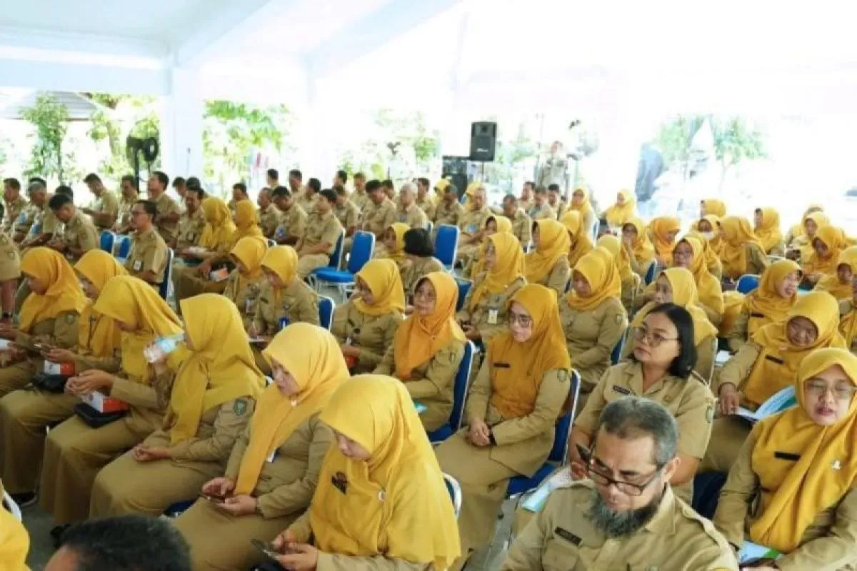Pemerintah Kota (Pemkot) Madiun, Jawa Timur, memberikan fasilitas beasiswa pendidikan jenjang pascasarjana yakni magister (S2) dan doktor (S3) kepada 136 Aparatur Sipil Negara (ASN)