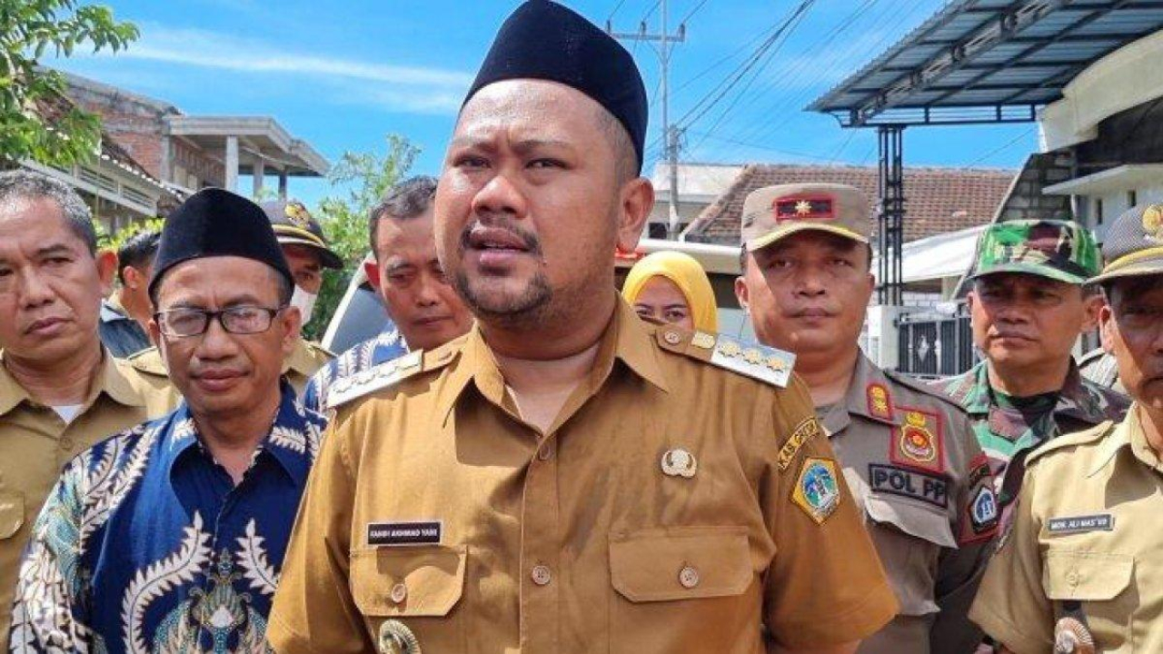 upati Gresik Fandi Akhmad Yani