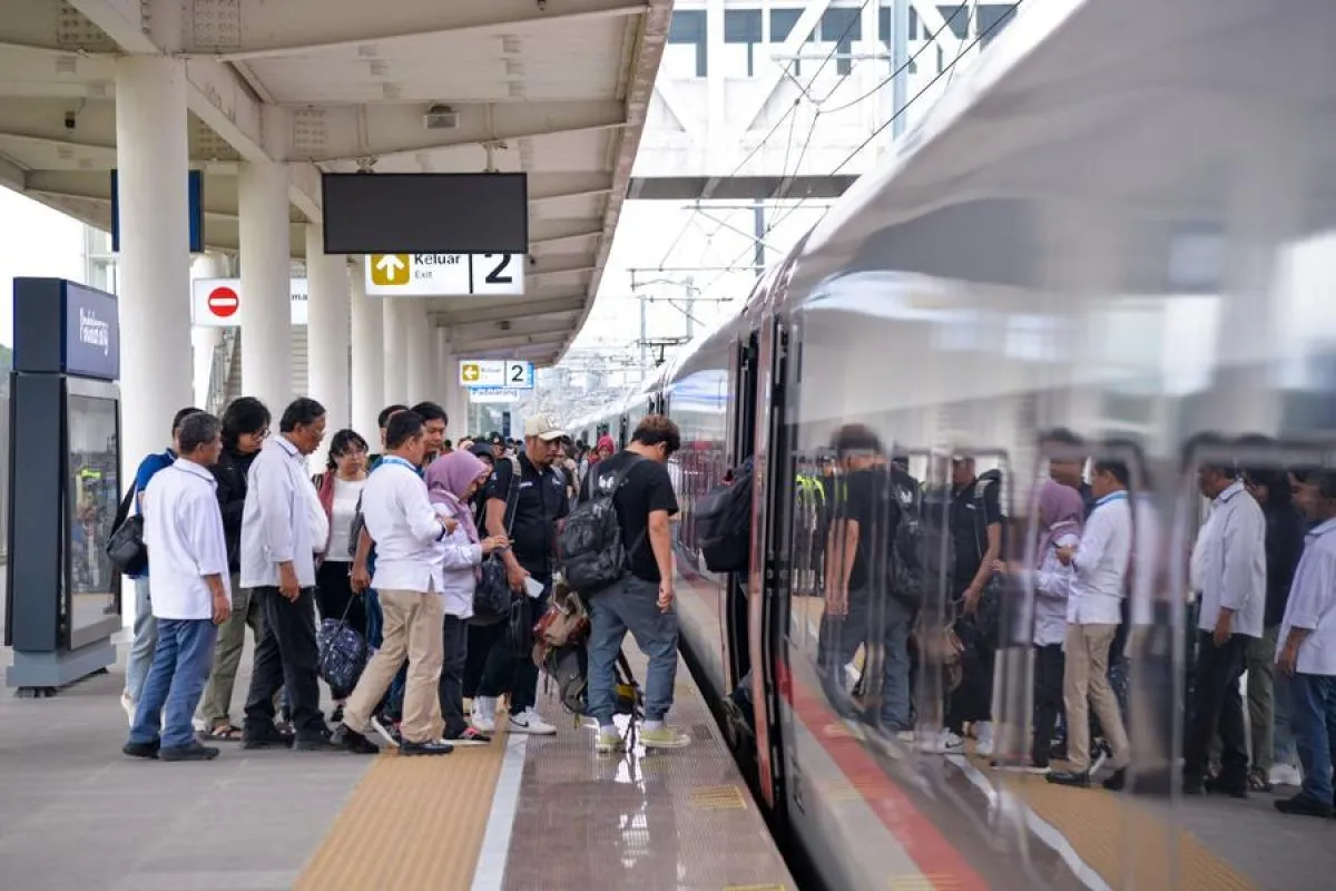Sejak Beroperasi, Kereta Cepat Whoosh Angkut 12 juta Penumpang