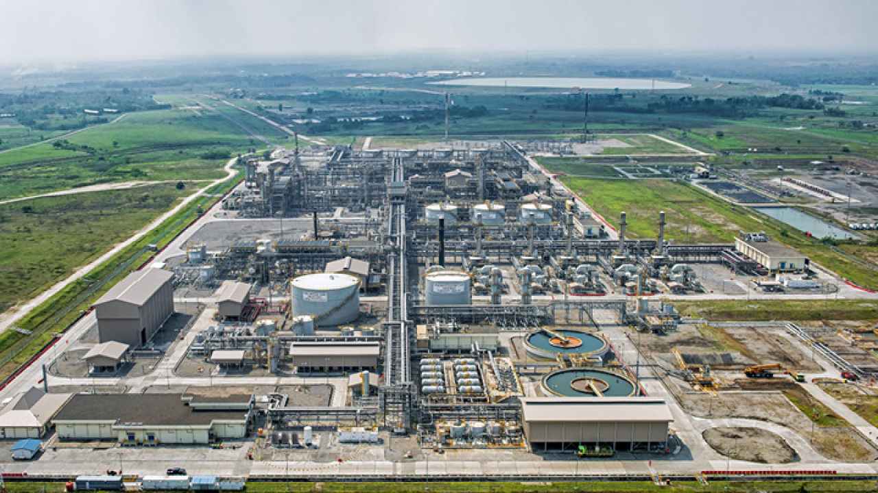 Lapangan Banyu Urip dan Kedung Keris yang dikelola ExxonMobil Cepu Limited (EMCL)