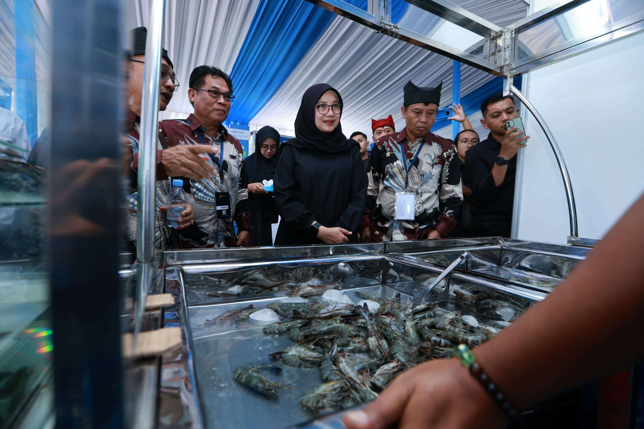 Bupati Banyuwangi Ipuk Fiestiandani saat hadir dalam Forum Shrimp Fair 2025 bersama ratusan pebisnis udang nasional