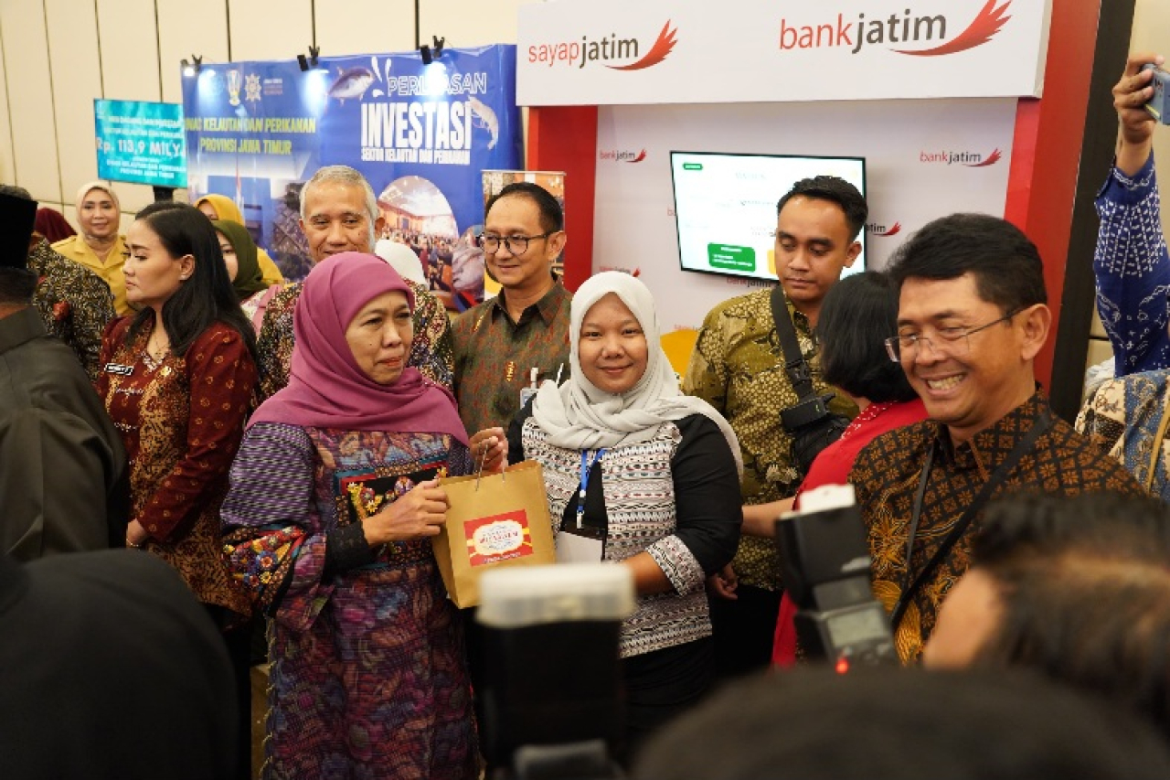 Kegiatan misi dagang Gubernur Jawa Timur Khofifah Indar Parawansa, Gubernur Sumatera Selatan Herman Deru, dan Direktur Utama Bank Jatim Winardi Legowo. 