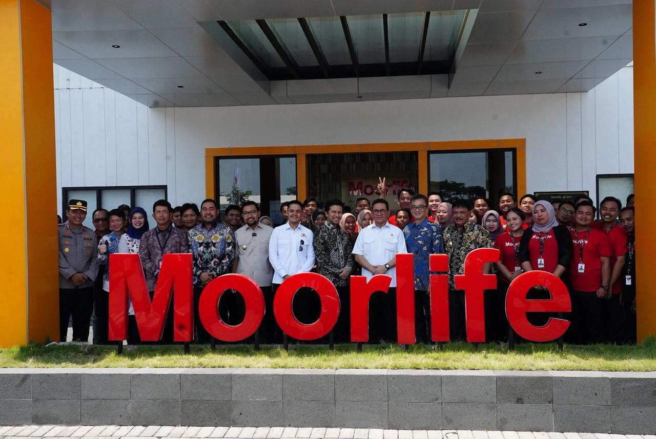 Turut hadir dalam kesempatan tersebut Wakil Gubernur Jawa Timur Emil Elestianto Dardak, Direktur Utama Bank Jatim Winardi Legowo, dan Founder & President Moorlife Hermanto Tanoko.