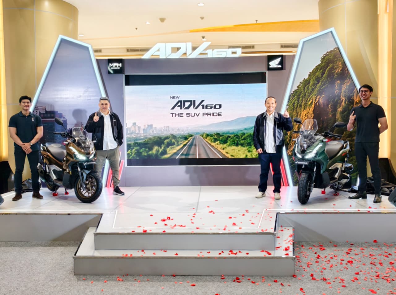 New Honda ADV160 berhasil mencuri perhatian pengunjung Trans Icon Mall Surabaya pada gelaran Regional Public Launching
