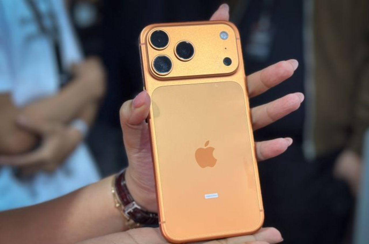 iPhone 17 Pro Max yang diunboxing pada acara peluncuran gawai tersebut