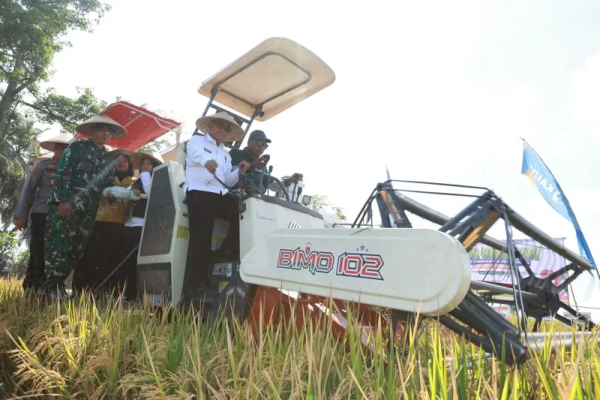 Pemkab Kediri dan SGN Gelar Tanam Perdana Tebu