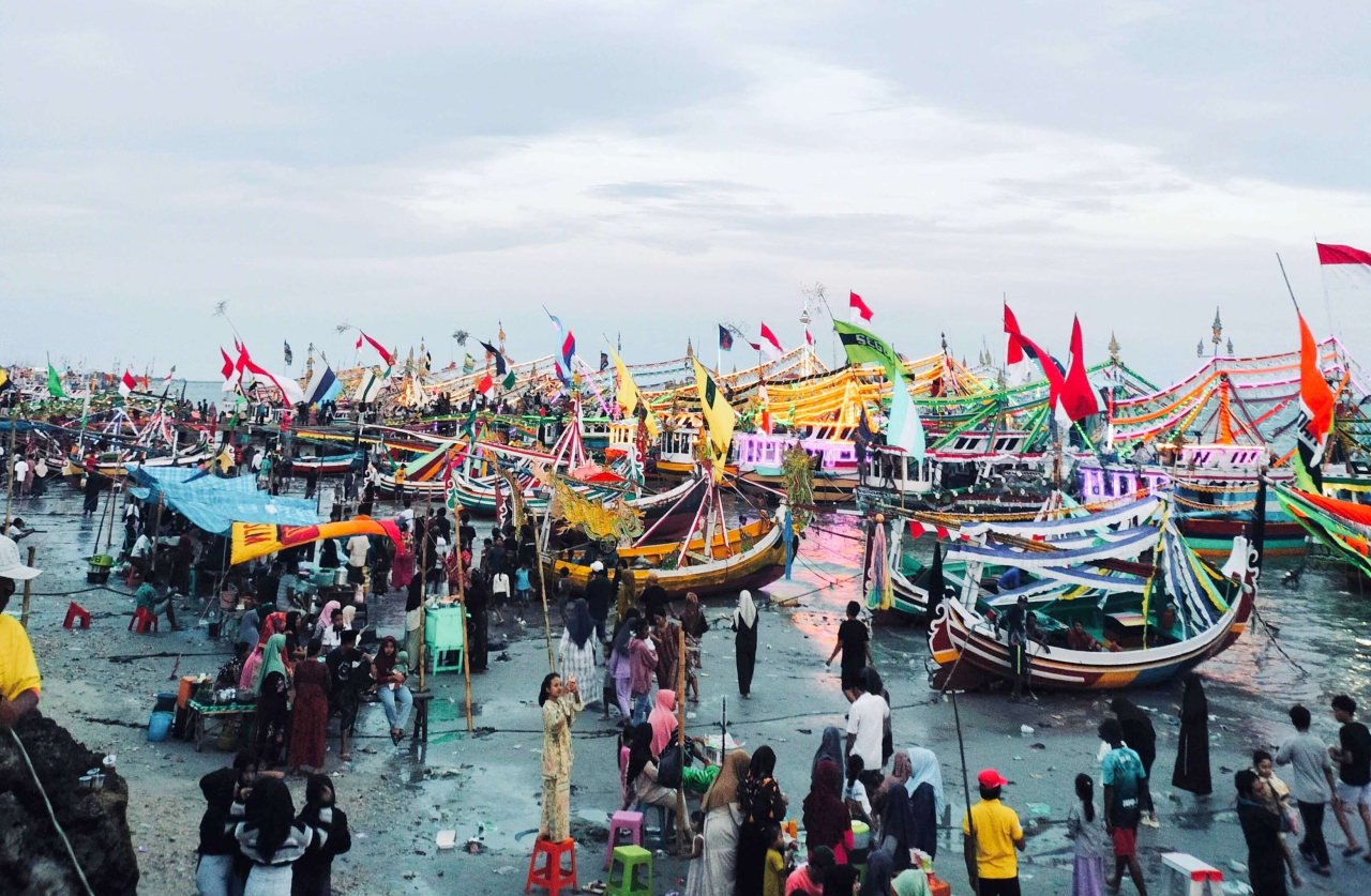 Rangkaian kegiatan budaya bertajuk Petik Laut: Semalam di Pesisir Sampang yang berlangsung selama tiga hari, mulai 5 hingga 7 Oktober 2025.