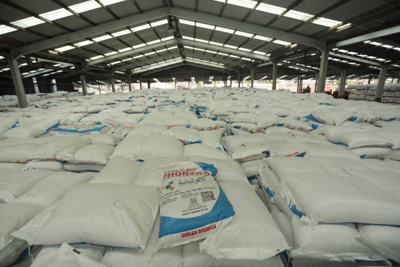 Petrokimia Gresik, perusahaan Solusi Agroindustri anggota holding Pupuk Indonesia menyiapkan stok pupuk bersubsidi nasional sebanyak 441.581 ton di awal musim tanam Oktober-Maret (Okmar)