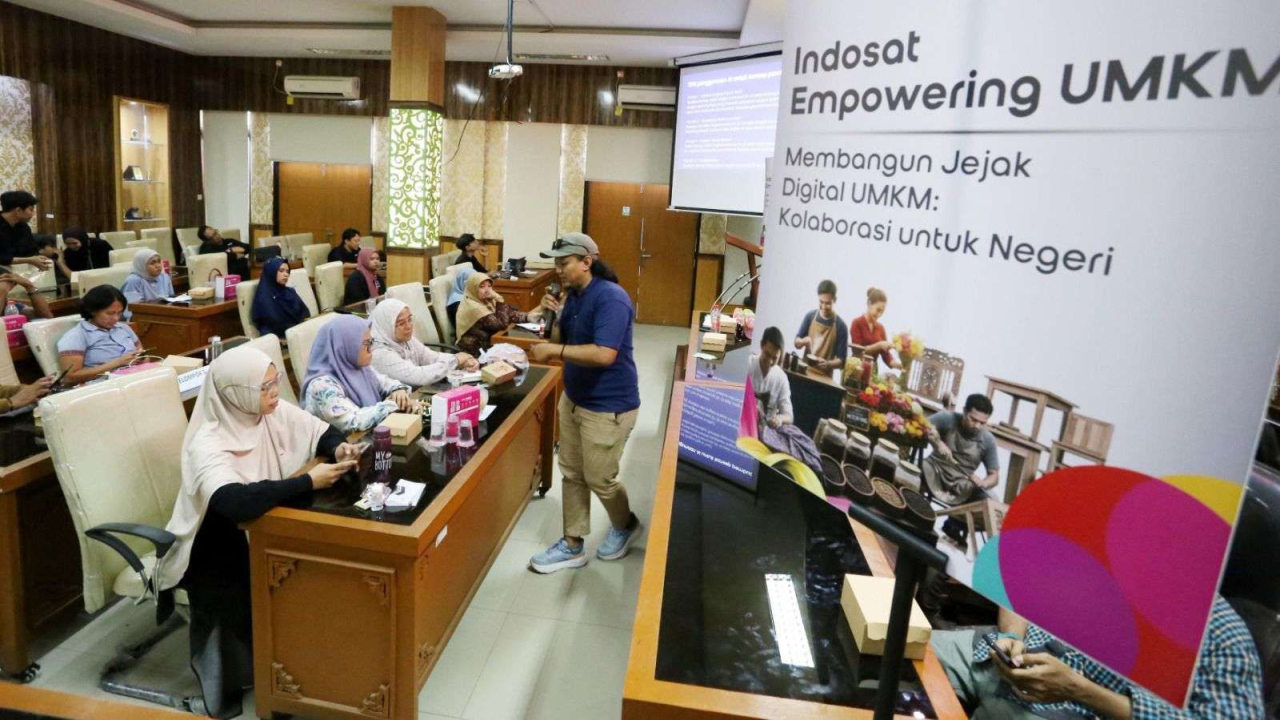 Pelatihan bertajuk “Empowering UMKM” dalam memanfaatkan platform digital.