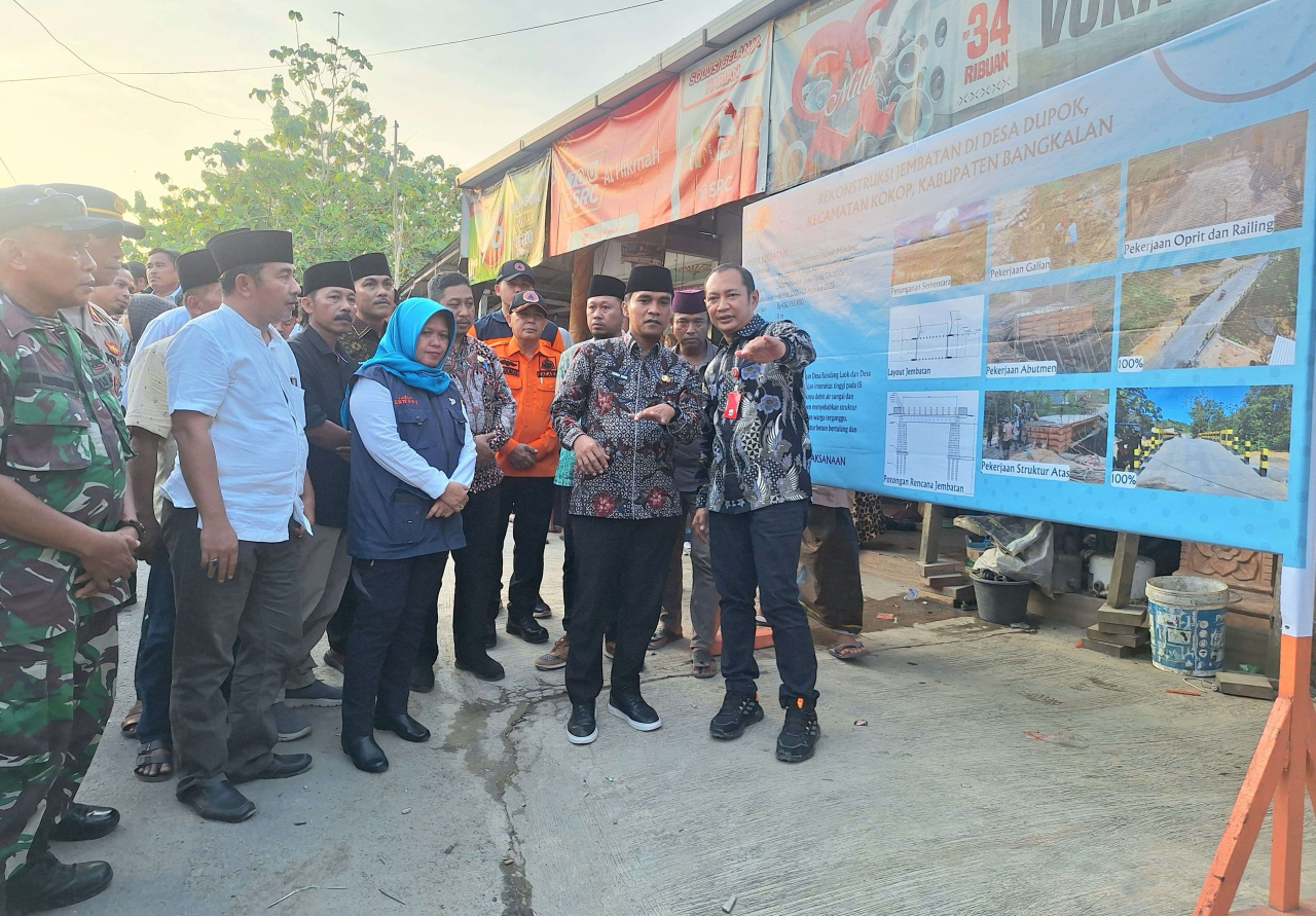 Jembatan penghubung antara Desa Dupok dan Desa Bandang Laok di Kecamatan Kokop, Kabupaten Bangkalan, kini telah kembali bisa dimanfaatkan oleh masyarakat.