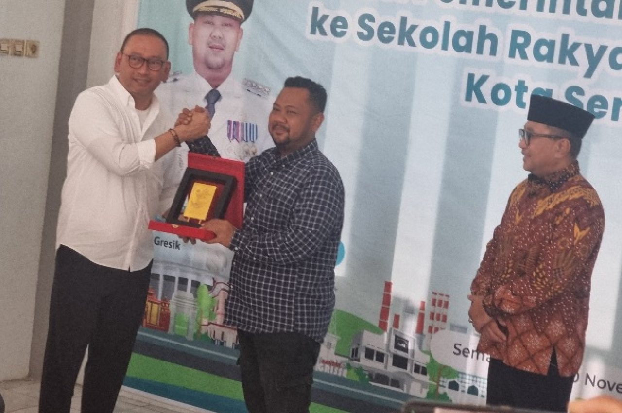 Sekretaris Jenderal Kementerian Sosial RI, Robben Rico bersama Bupati Gresik Fandi Akhmad Yani dan Wakil Wali Kota Semarang dalam kunjungan ke Sekolah Rakyat Terintegrasi di Semarang