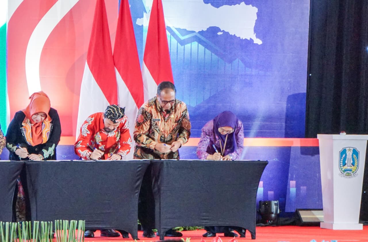 Penandatanganan Nota Kesepakatan antara Pemprov Jatim dan BPS RI serta 37 Pemerintah Kabupaten/Kota se-Jawa Timur