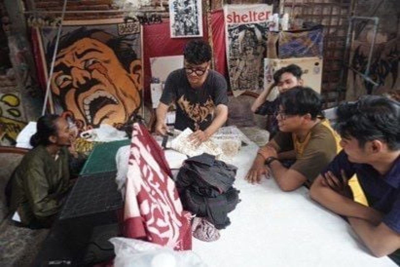 Universitas Hayam Wuruk (UHW) Perbanas berinovasi mengembangkan cetakan batik cap berbasis 3D printing