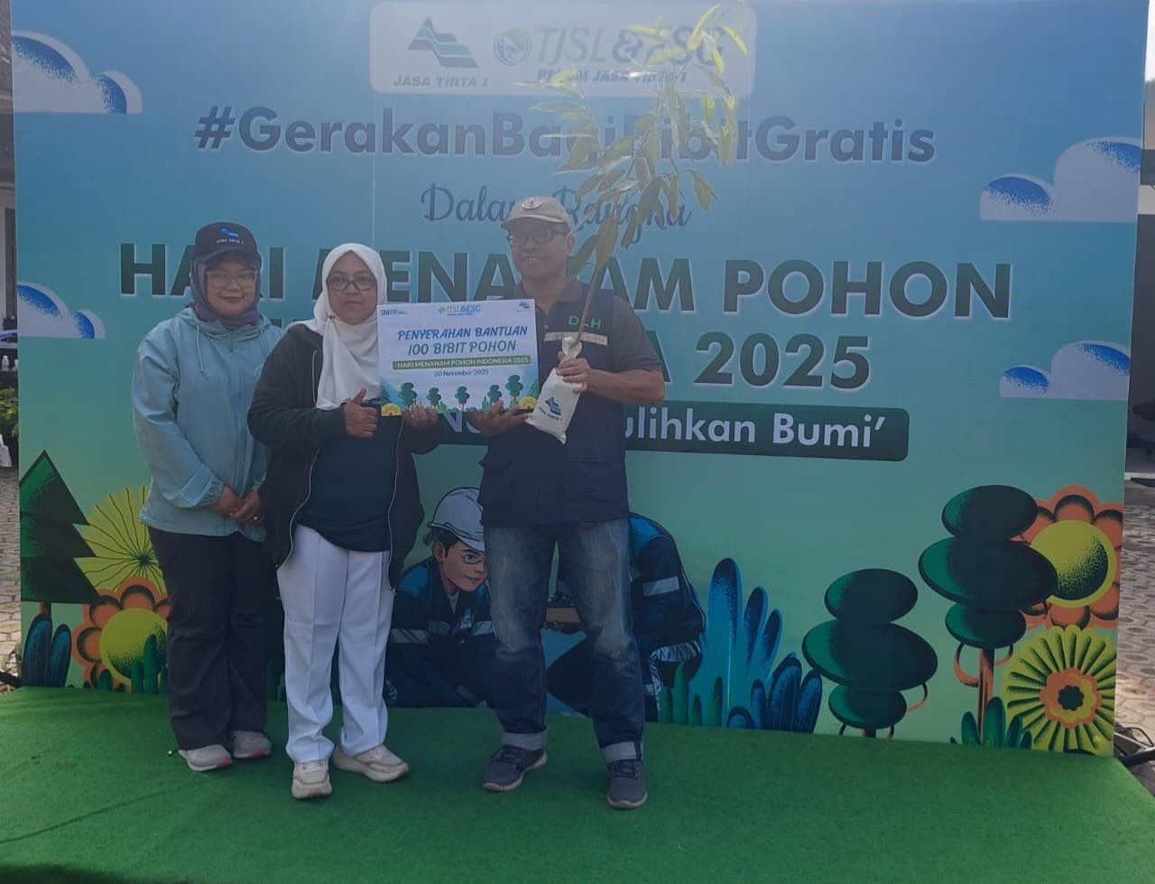 Dinas Lingkungan Hidup (DLH) Kota Malang dan Perum Jasa Tirta I memperkuat kolaborasi dalam program penghijauan kota.