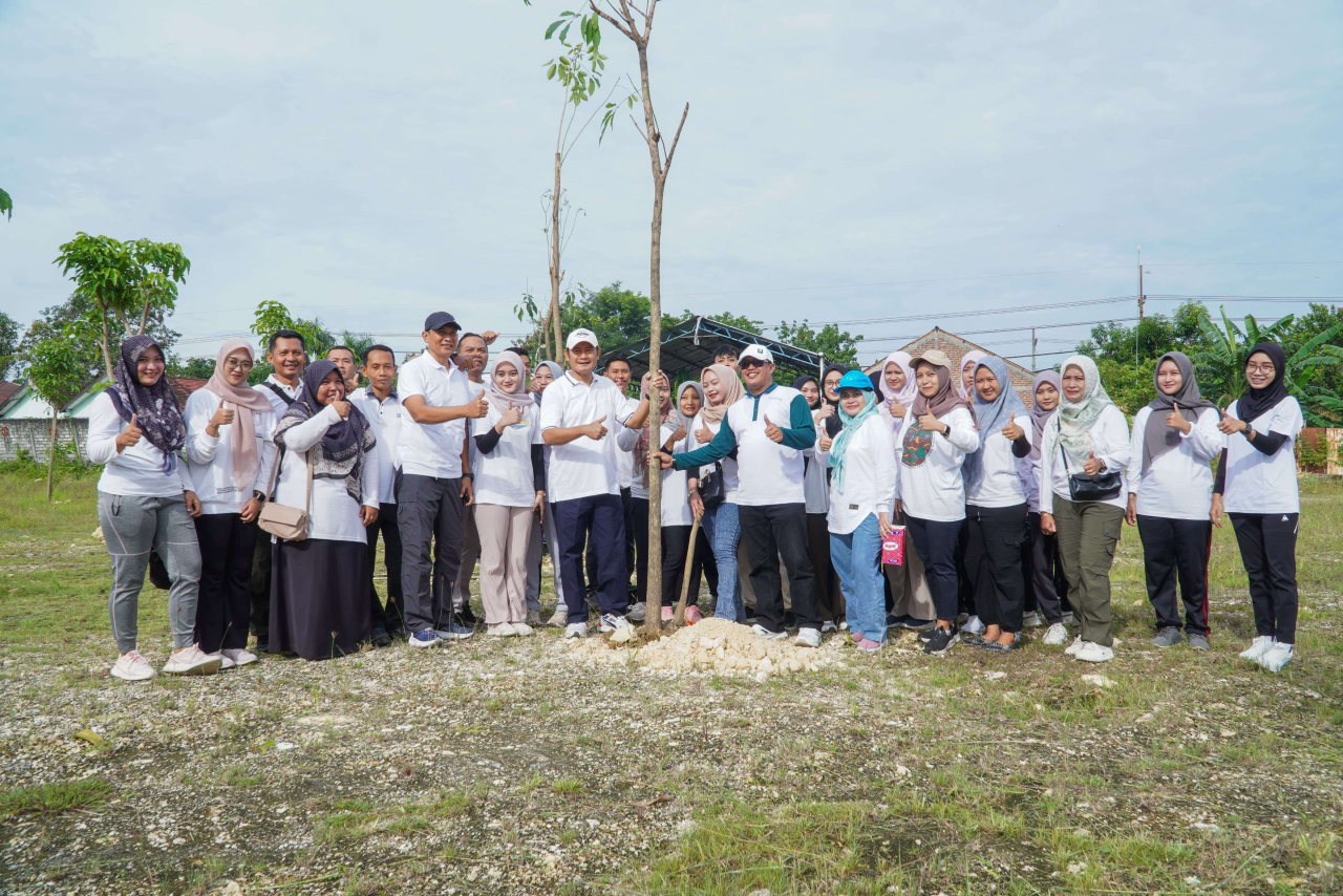 Bupati Lamongan Yuhronur Efendi hadir Hari Cinta Puspa dan Satwa Nasional (HCPSN) 2025 dengan kegiatan pelestarian lingkungan di Kawasan Gadjah Mada
