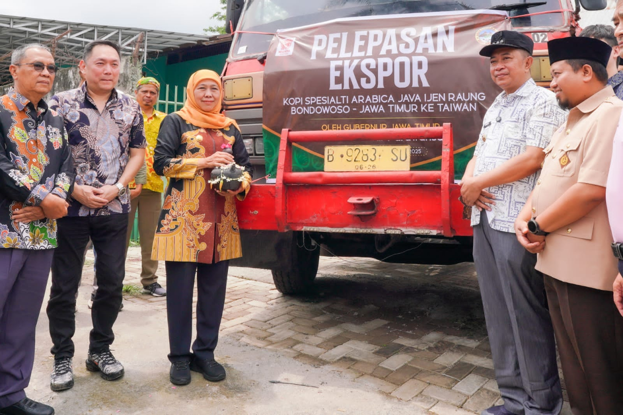 Gubernur Jawa Timur Khofifah Indar Parawansa melepas ekspor 10 ton kopi Arabika Spesialti Java Ijen Raung ke Taiwan