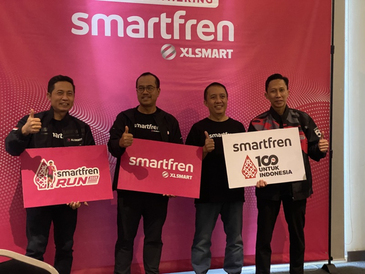 SMARTFREN menyelenggarakan SMARTFREN FUN RUN 2025 di Alun-Alun Bojonegoro