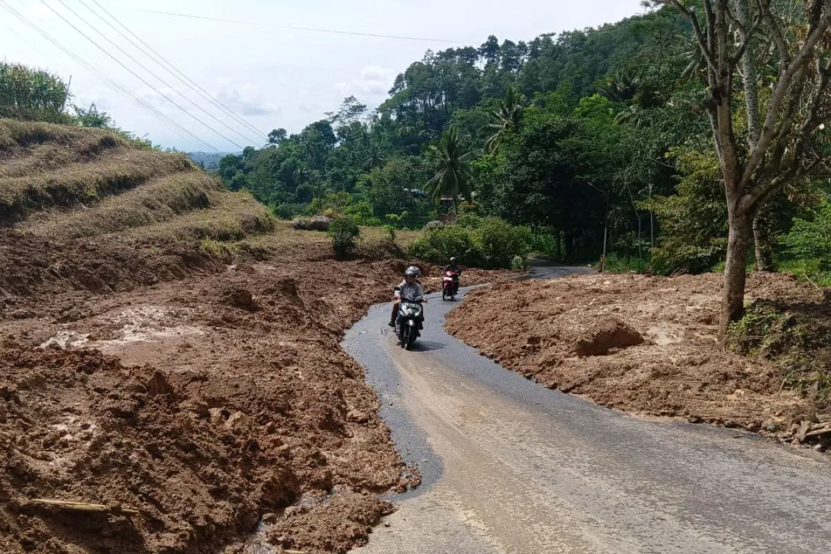 Jalur Selingkar Wilis Penghubung Tulungagung-Trenggalek Kembali Normal