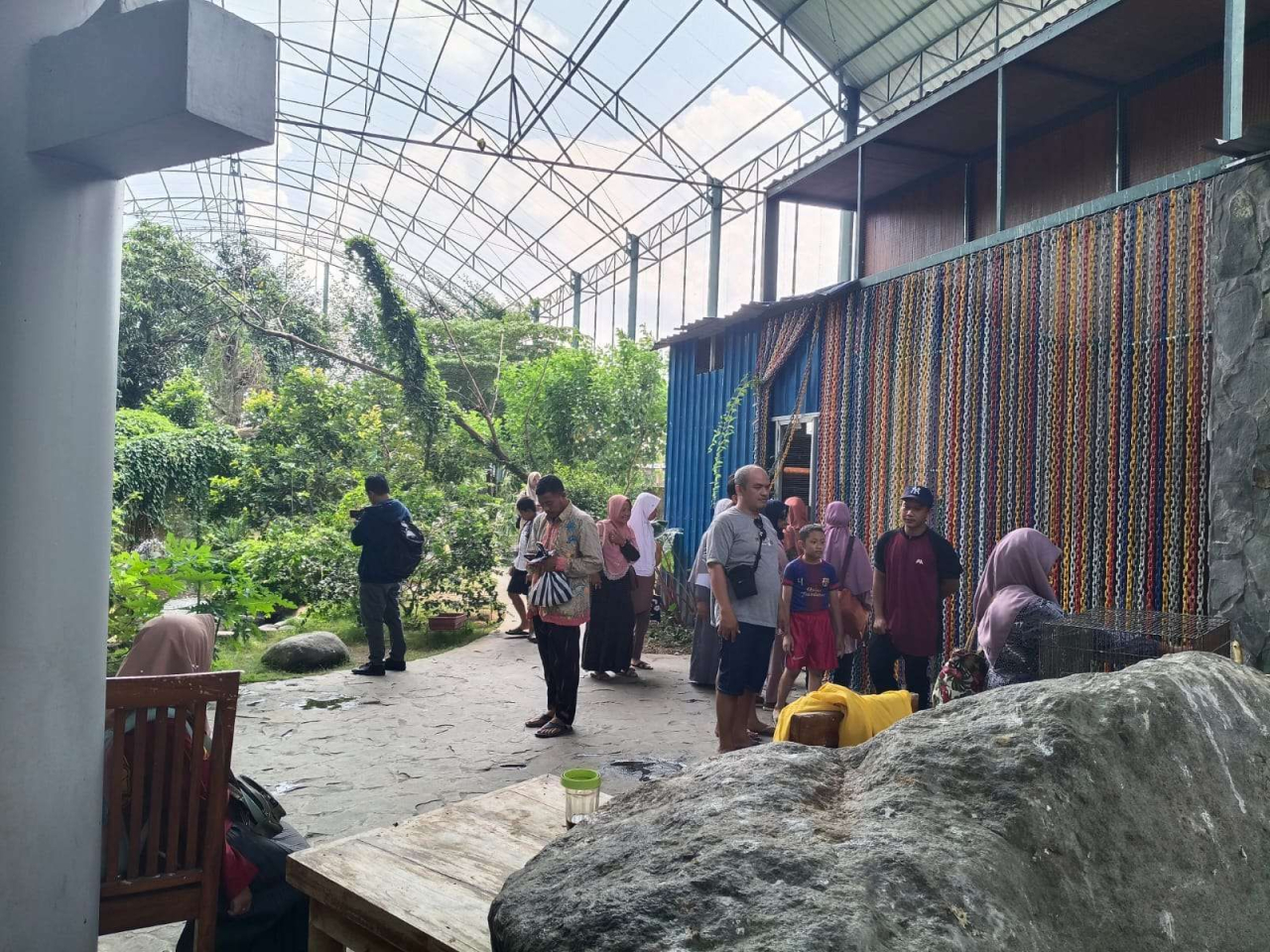 Jami Imam Baidowi (JIB) Aviary merupakan tempat eduwisata burung yang ada di kawasan Pare, Kabupaten Kediri