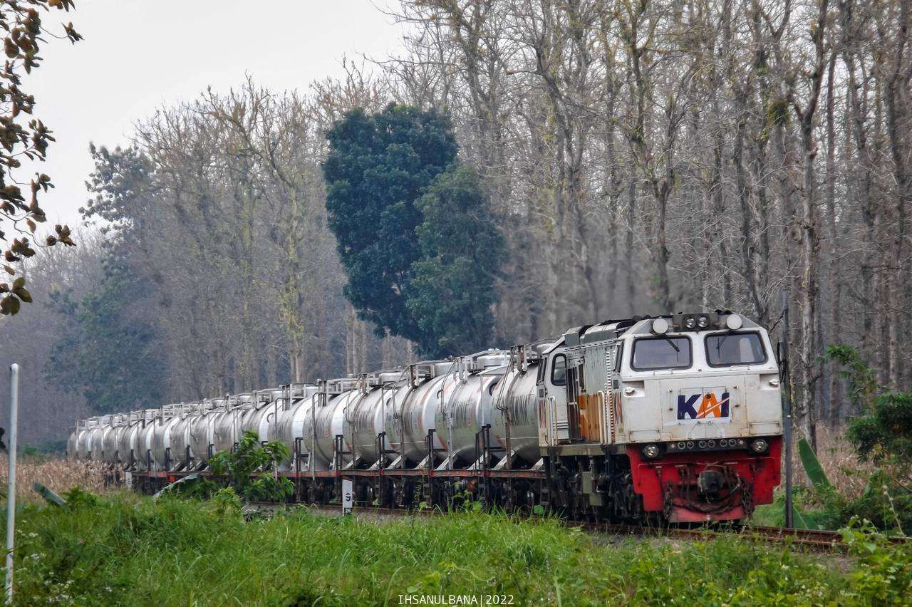 PT Kereta Api Indonesia (KAI) mencatat volume angkutan barang mencapai 57,55 juta ton hingga Oktober 2025.