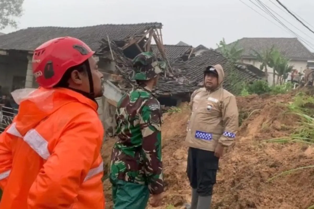 BPBD Ponorogo Pindahkan Korban Longsor Wagir Kidul ke Lokasi Aman