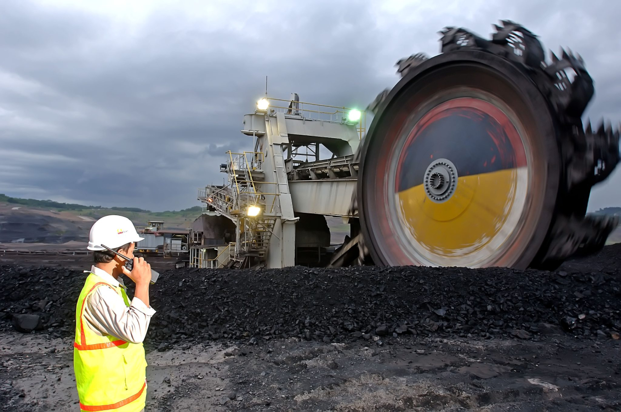 realisasi penerimaan negara bukan pajak (PNBP) mineral dan batu bara (minerba) Rp 114 triliun