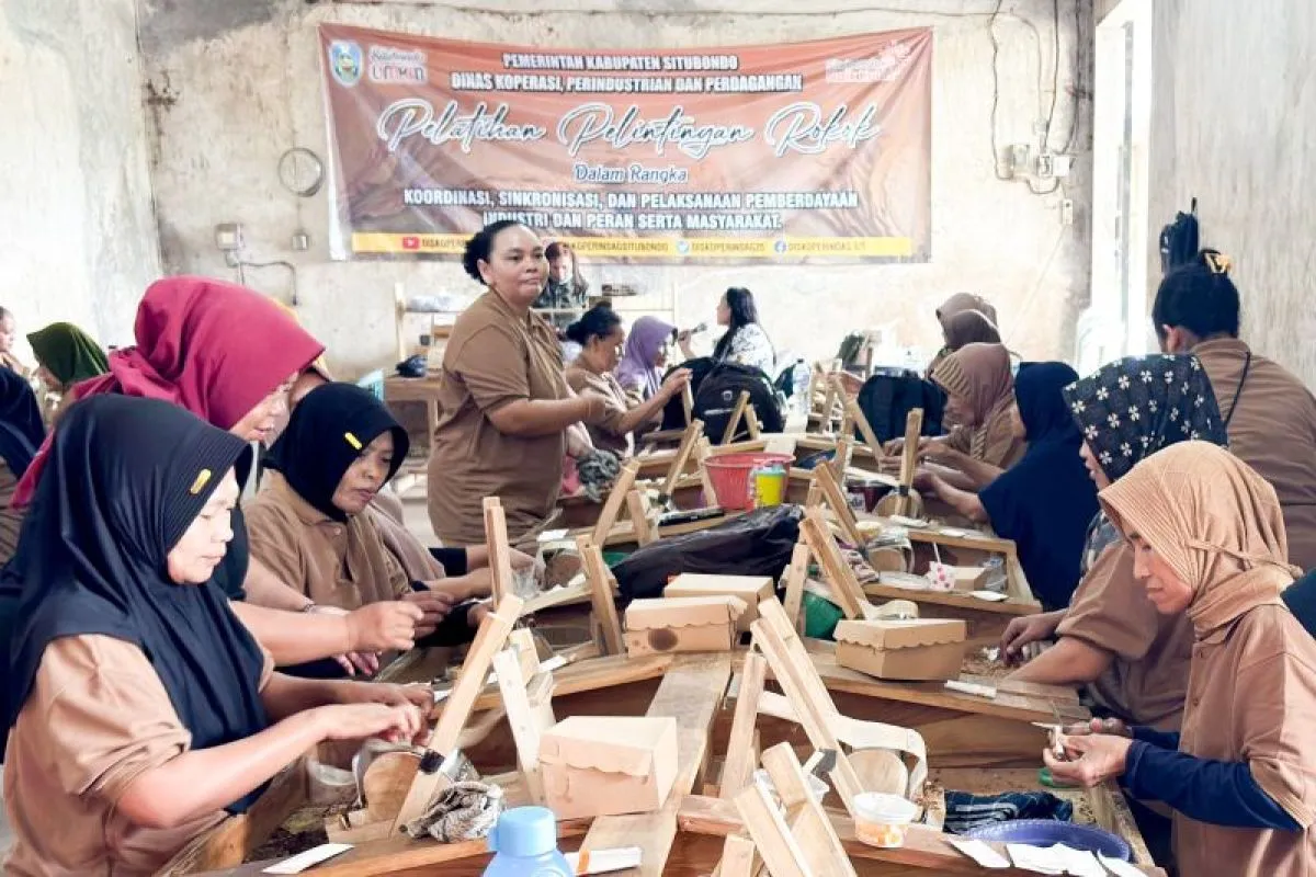 Perkuat Industri Lokal, Pemkab Situbondo Gelar Pelatihan Linting Rokok