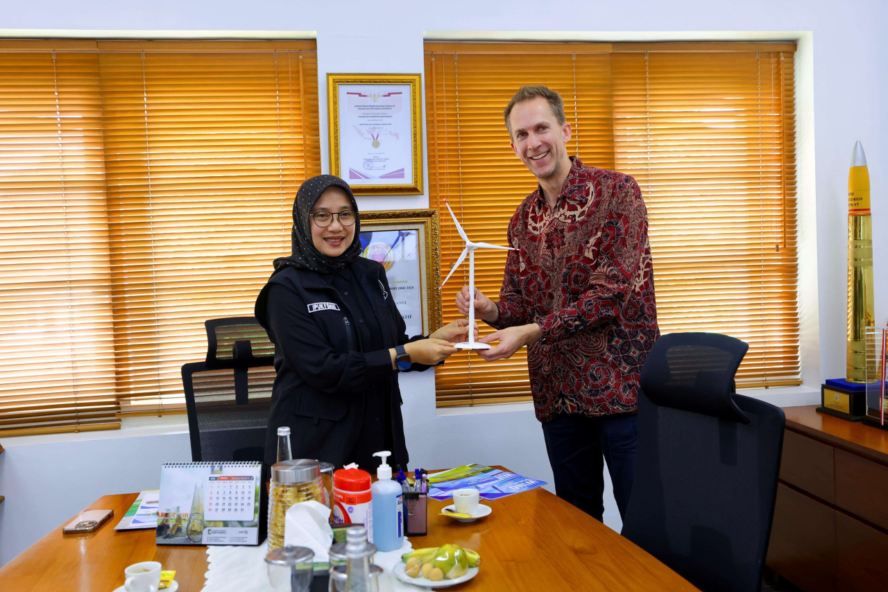 Bupati Banyuwangi Ipuk Fiestiandani bersama Perwakilan perusahaan Jerman, wpd Energi, melalui Managing Director Asia Pacific Hans Christoph Brumberg