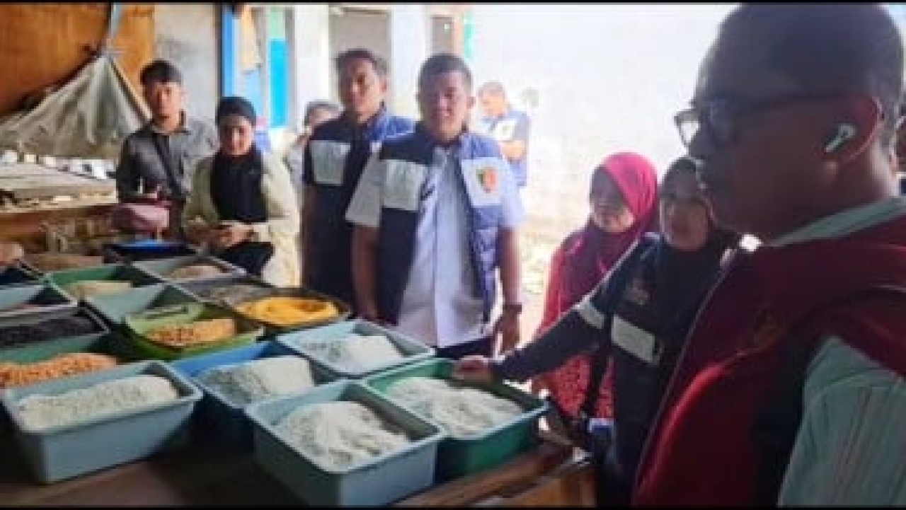 Tim Gabungan Satgas Pangan Sidoarjo melakukan inspeksi mendadak (sidak) ke sejumlah pasar dan gudang distributor beras