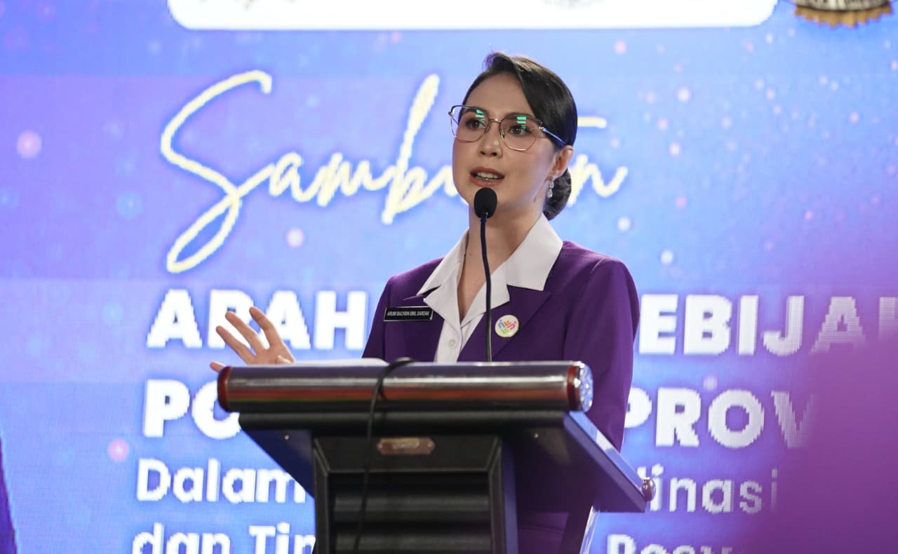 Ketua Tim Pembina Posyandu Prov. Jatim Arumi Bachsin Emil Dardak saat membuka Rapat Koordinasi Daerah (Rakorda) Tim Pembina Posyandu Jatim