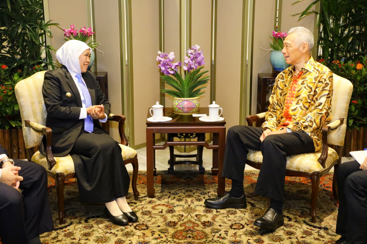 Gubernur Jawa Timur Khofifah Indar Parawansa bertemu dengan Senior Minister (SM) Singapura Lee Hsien Loong, Rabu (12/11).