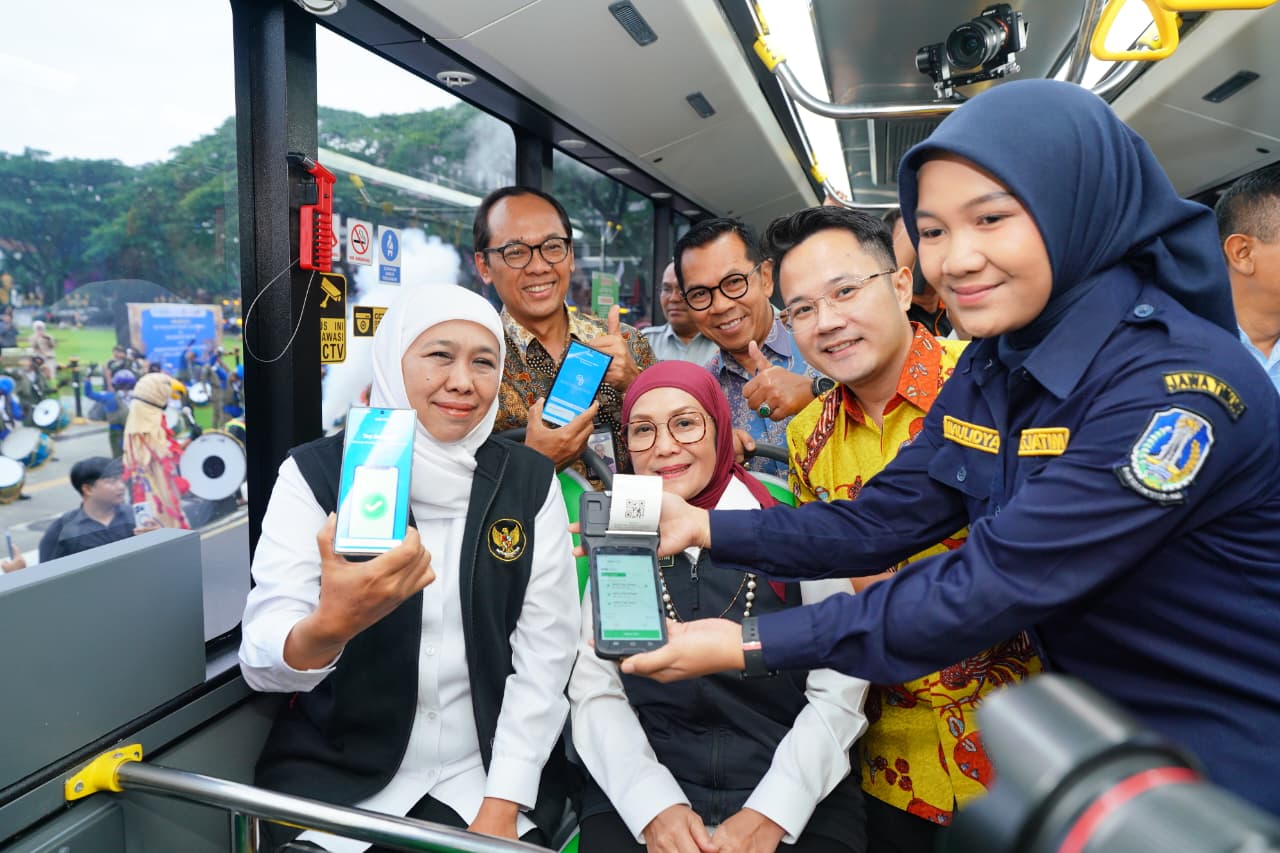 Gubernur Khofifah meluncurkan Trans Jatim Koridor I Malang Raya di Balai Kota Malang