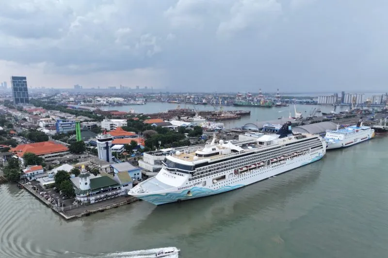 Pelabuhan Tanjung Perak Sambut Kedatangan Perdana Cruise MV Norwegian Spirit