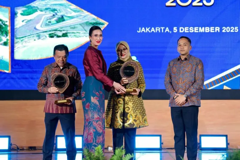 Bupati Banyuwangi Raih Penghargaan Most Inspiring Tourism Leader dari Menpar