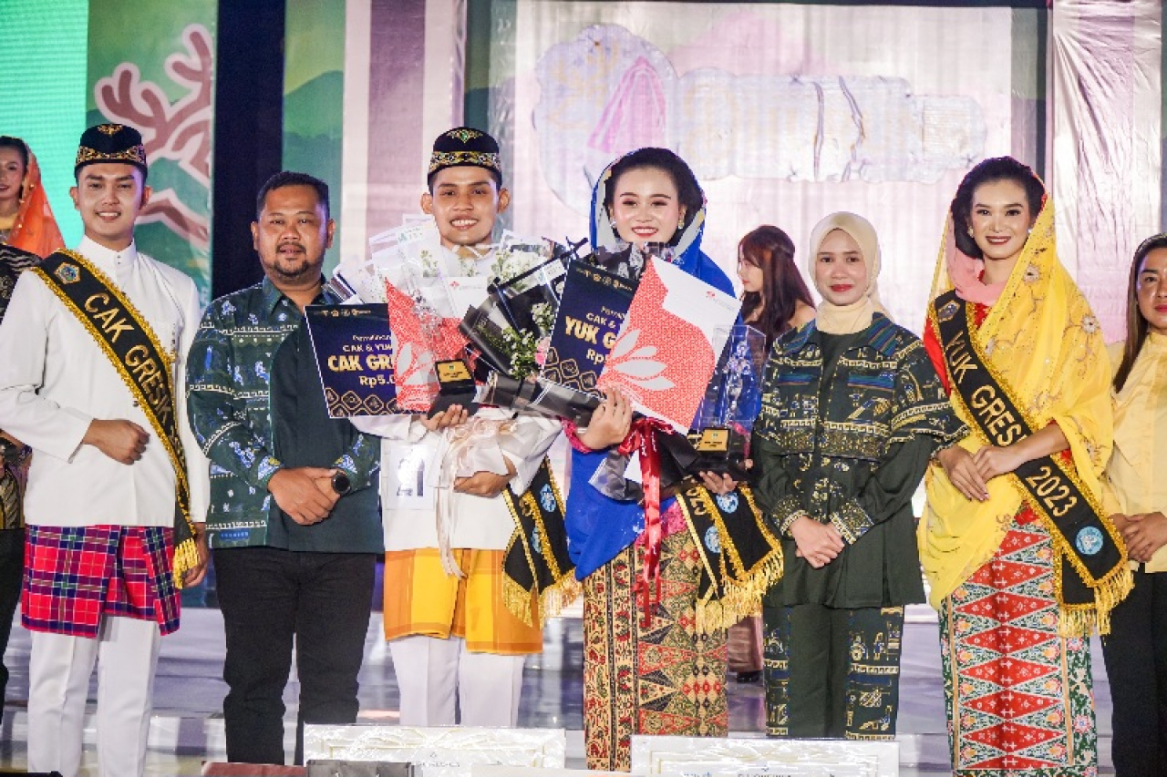 Pasangan Cak Arsya Fahriza dan Yuk Nadia Tiara Farradilla ditetapkan sebagai Duta Wisata Cak Yuk Gresik 2025.