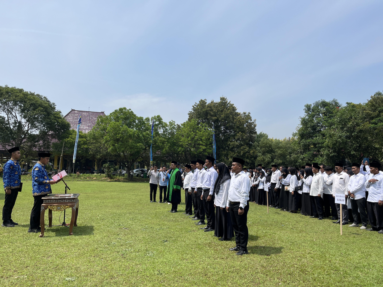 Bupati Bangkalan, Lukman Hakim, saat mengukuhkan 1.637 anggota BPD dari 281 desa se-Kabupaten Bangkalan