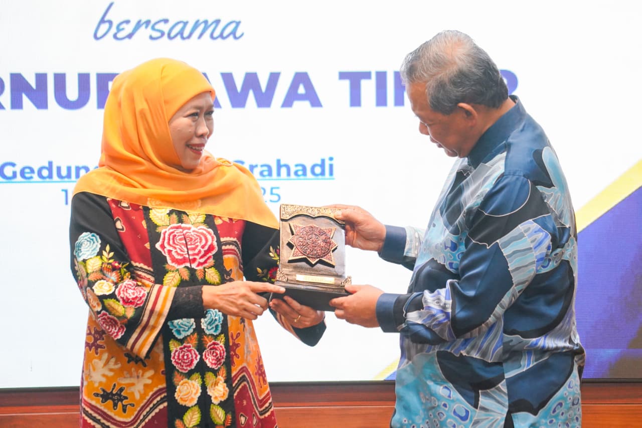 Gubernur Jawa Timur Khofifah Indar Parawansa menerima Menteri Besar Negeri Sembilan YAB Dato' Seri Utama H. Aminuddin Bin Harun