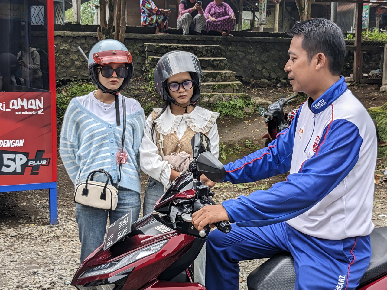 PT Mitra Pinasthika Mulia (MPM Honda Jatim bersinergi dengan Polres Mojokerto menghadirkan Cari_Aman Corner