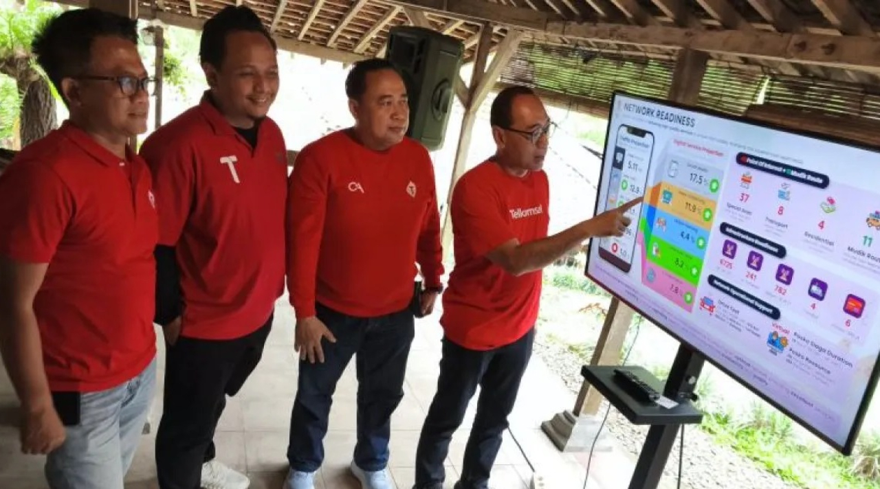 Vice President Consumer Business Area Jawa Bali Telkomsel Suryo Hadiyanto menjelaskan penguatan jaringan di Jatim selama Nataru