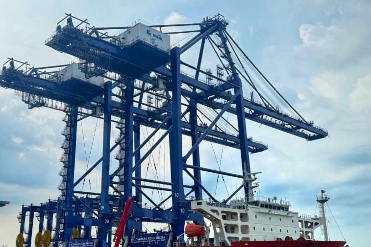 Modernisasi peralatan Pelindo adalah mandat strategis untuk mendukung konektivitas logistik nasional