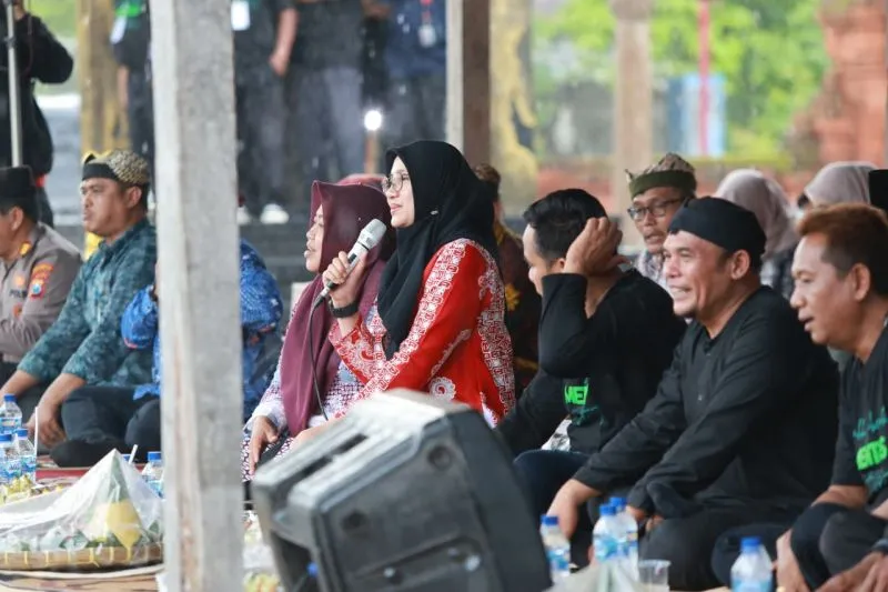 Bupati Banyuwangi Serahkan 9.728 Sertifikat Tora kepada Warga
