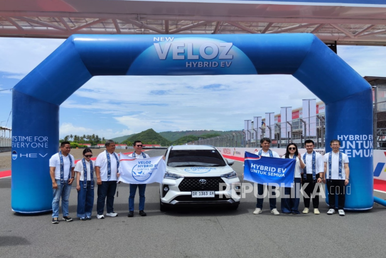 Uji keandalan dan juga kenyamanan Toyota New Veloz HEV dari Lombok NTB, menuju wilayah barat Indonesia sejauh 4 ribu kilometer melalui “New Veloz Hybrid EV Lintas Nusa”.