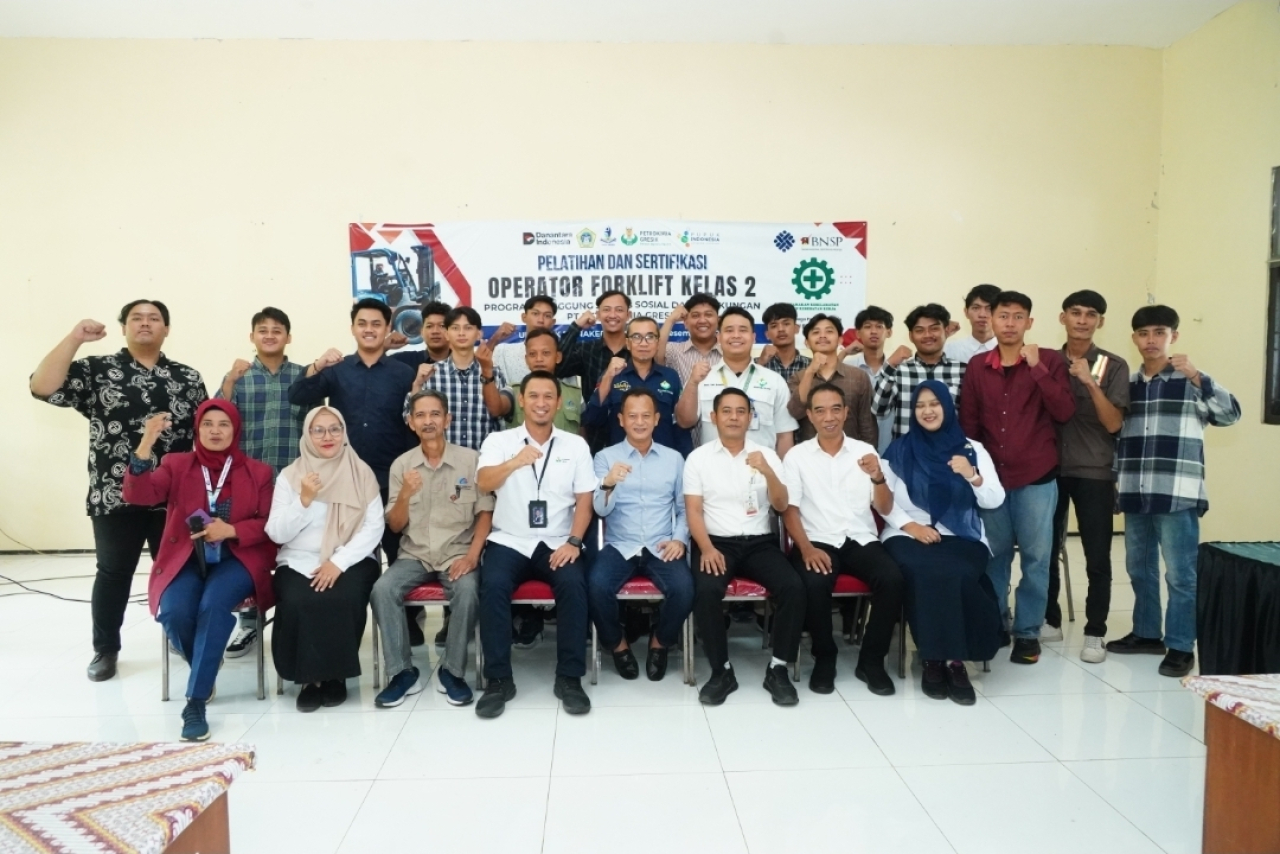 kegiatan pelatihan dan sertifikasi operator forklift kelas 2 yang diikuti masyarakat sekitar perusahaan