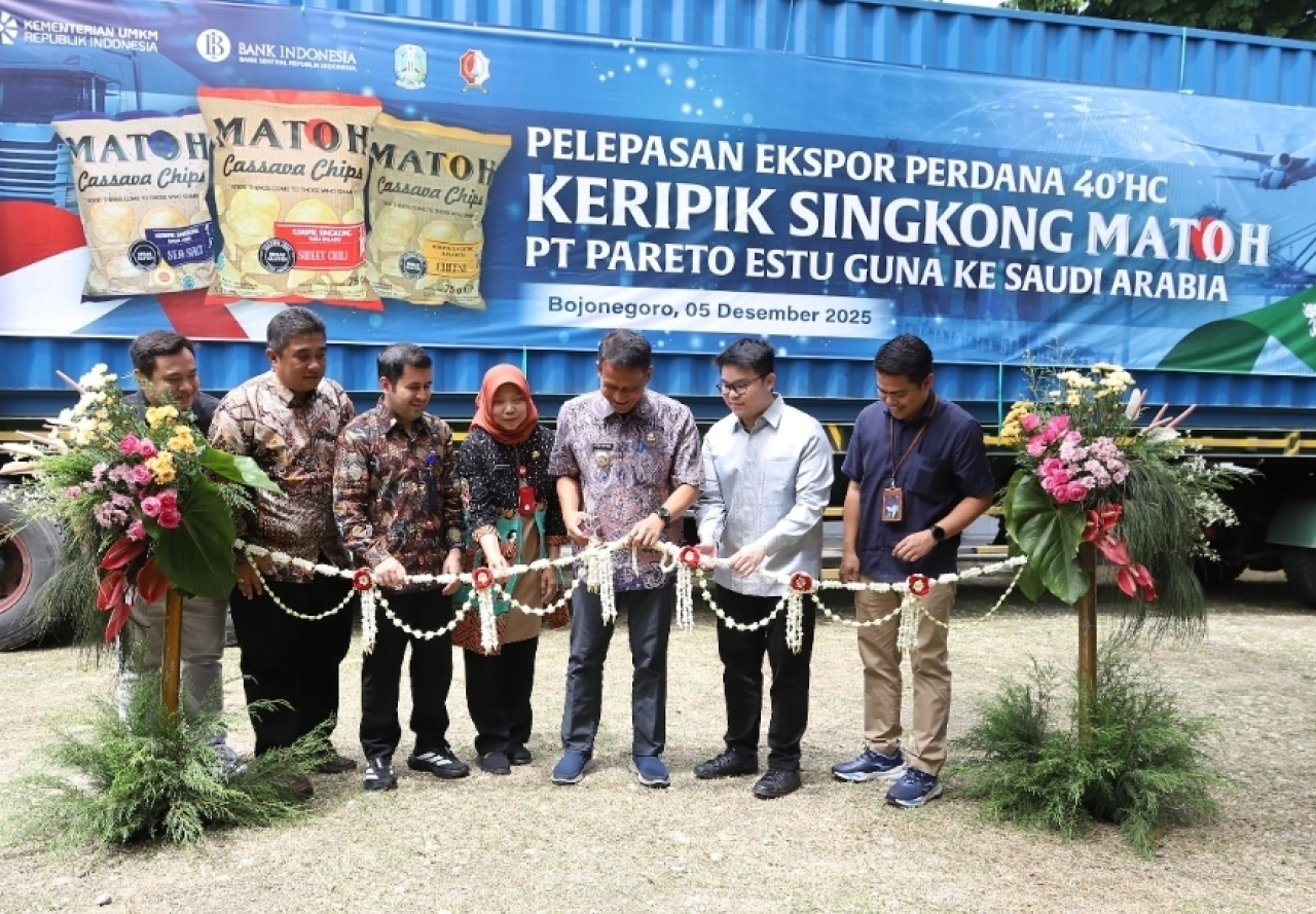 negara Timur Tengah. Ini dibuktikan PT Pareto Estu Guna dari Balen, Bojonegoro yang resmi  mengekspor perdana produk camilan sehat keripik singkong premium “Matoh” ke Arab Saudi